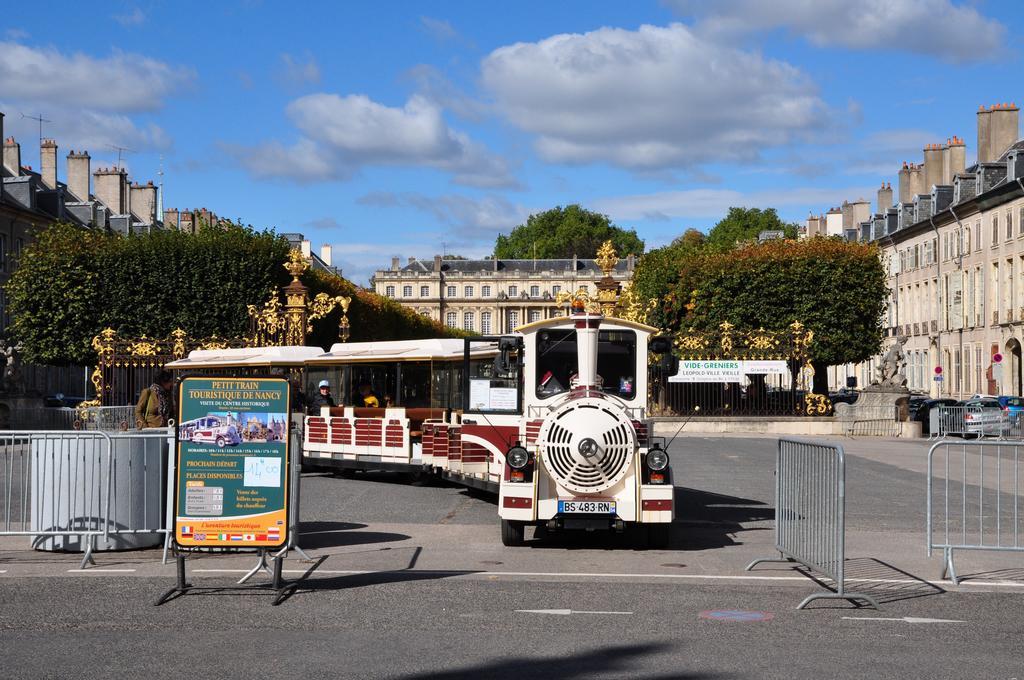 Grand Hotel De La Reine - Place Stanislas Nancy Exterior photo